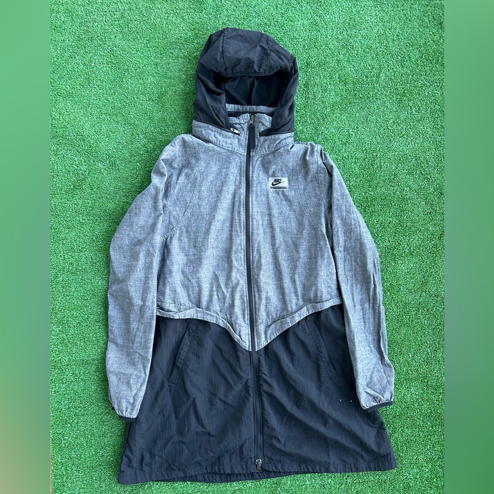 Nike Long Fit Windbreaker Women’s